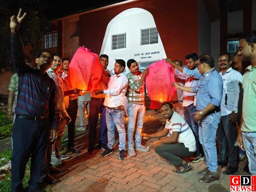 मतदाता जागरूकता अभियान के तहत रंगोली और मिट्टी दीप प्रज्वलित 7 img 20241108 wa00732316441101849967433