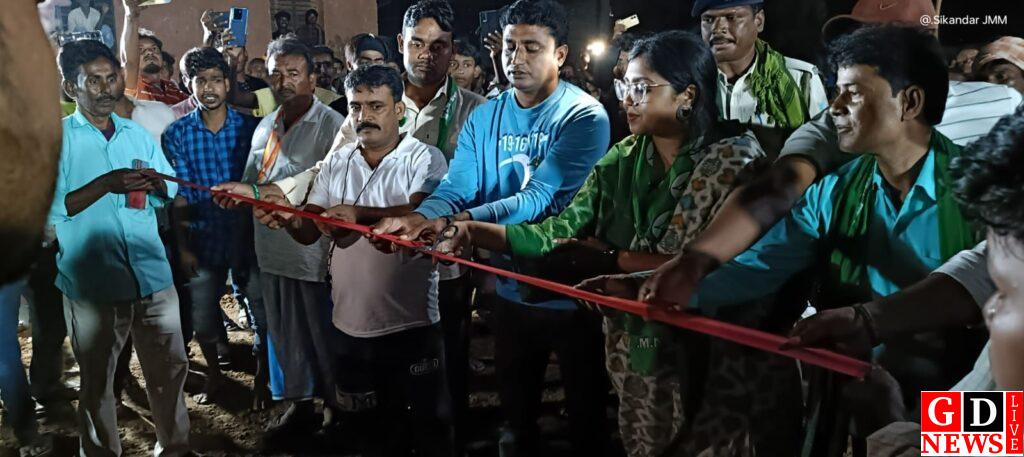 झामुमो की युवा नेत्री उपासना मरांडी का महेशपुर विधानसभा क्षेत्र में बढ़ती जा रही लोकप्रियता 7 img 20241110 wa00491639423170860719699