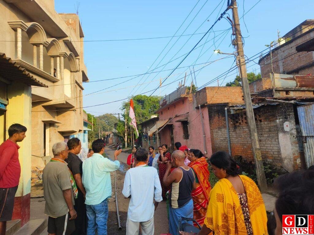 पाकुड़ नगर परिषद क्षेत्र में कांग्रेस प्रत्याशी निशात आलम के पक्ष में यूथ कांग्रेस विधानसभा महासचिव आबुतालाहा ने चलाया जनसंपर्क अभियान 7 img 20241112 wa00564846777570383811528 1