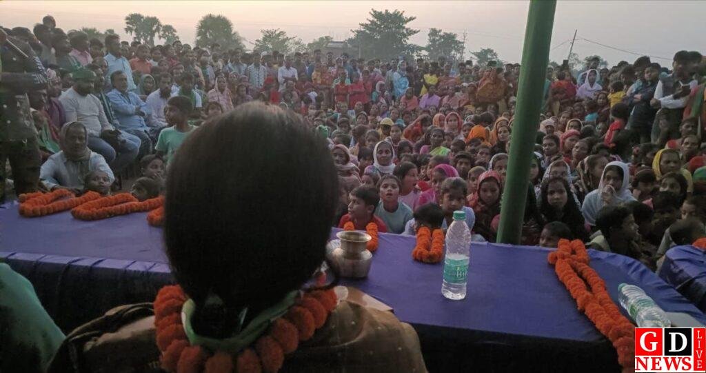 झामुमो प्रत्यासी प्रो.स्टीफन मरांडी के पक्ष में युवा नेत्री उपासना मरांडी ने चलाया जनसंपर्क अभियान 8 img 20241112 wa0090989240702384450978