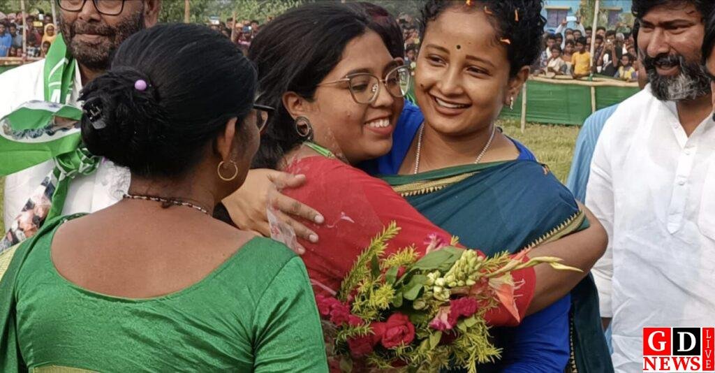 झामुमो स्टार प्रचारक कल्पना सोरेन ने प्रो. स्टीफन मरांडी के समर्थन में की जनसभा, केंद्र सरकार पर साधा निशान 7 img 20241113 wa0033235980456616289223