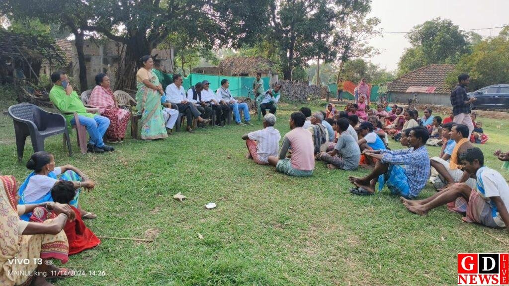 ग्रामीण क्षेत्रों में जेएमएम प्रत्याशी स्टीफन मरांडी के लिए जनसमर्थन जुटाने उतरीं जुली हेम्ब्रम, किया तूफानी दौरा 7 img 20241114 wa0043336662800201796679