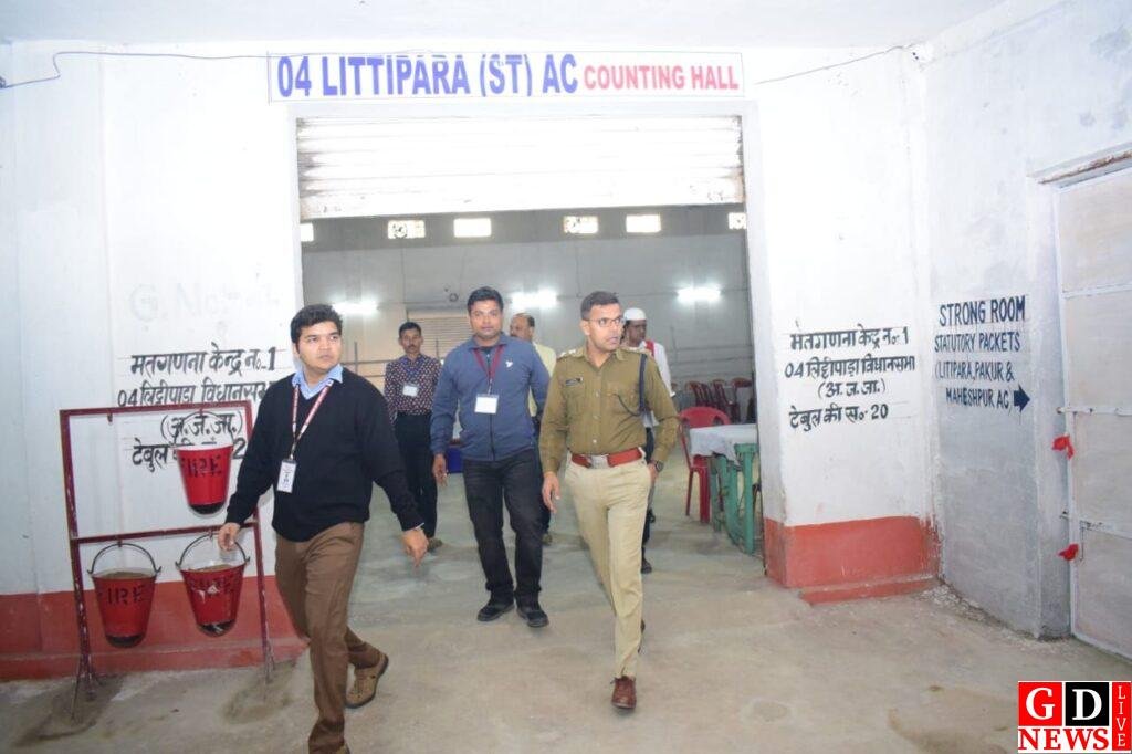 जिला निर्वाचन पदाधिकारी सह उपायुक्त व पुलिस अधीक्षक ने मतगणना को लेकर स्ट्रांग रूम एवं मतगणना केंद्र का किया निरीक्षण। 7 img 20241122 wa00282926776826292744432