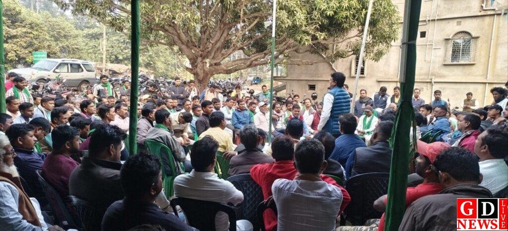 झामुमो प्रखंड कार्यालय में कार्यकर्ताओं संग बैठक संपन्न। 7 img 20241126 wa00327323519734138462104