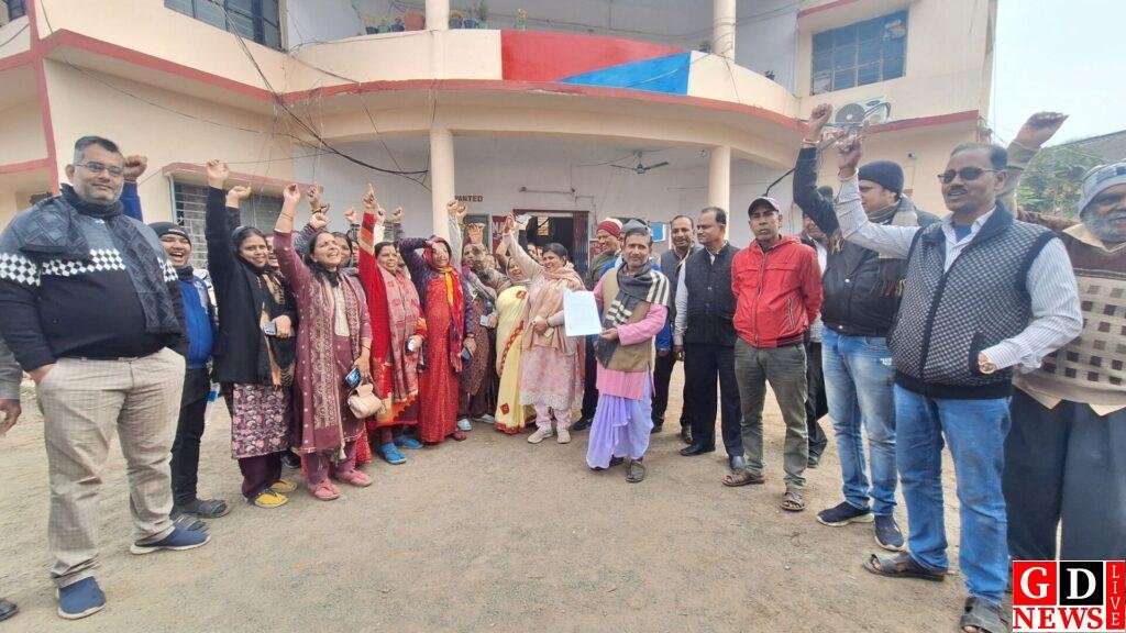 शिव शीतला मंदिर परिसर स्थित शाकंभरी माता मंदिर में लाखों की चोरी, श्रद्धालुओं में आक्रोश 7 20241210 1142574350450807482495147