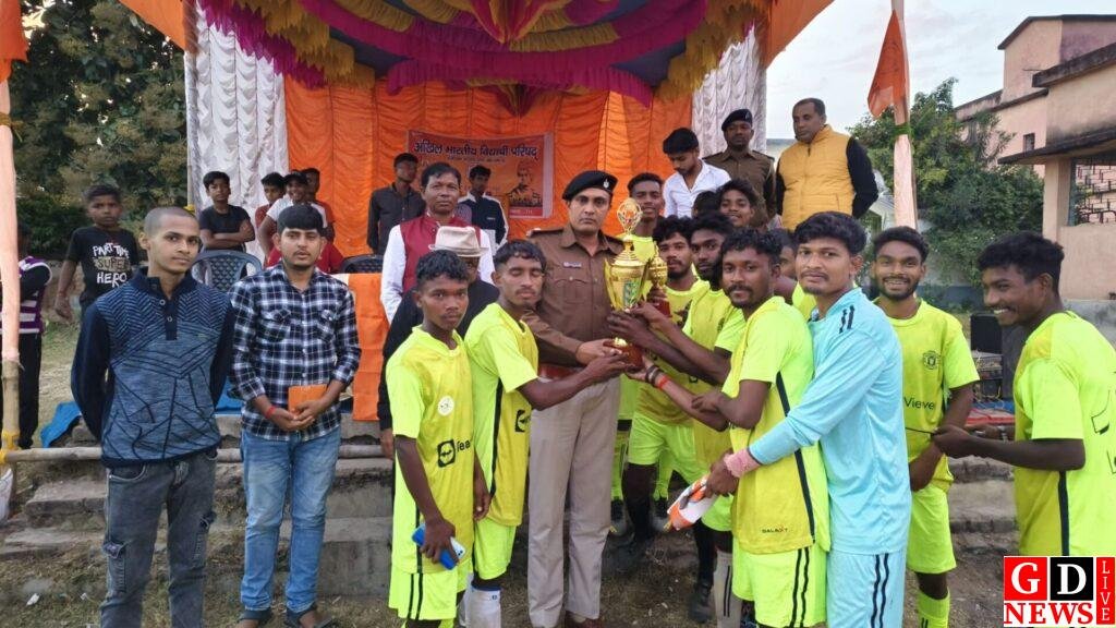 भगवान बिरसा मुंडा की स्मृति में दो दिवसीय फुटबॉल प्रतियोगिता का आयोजन। 7 img 20241201 wa00461028272987578849325