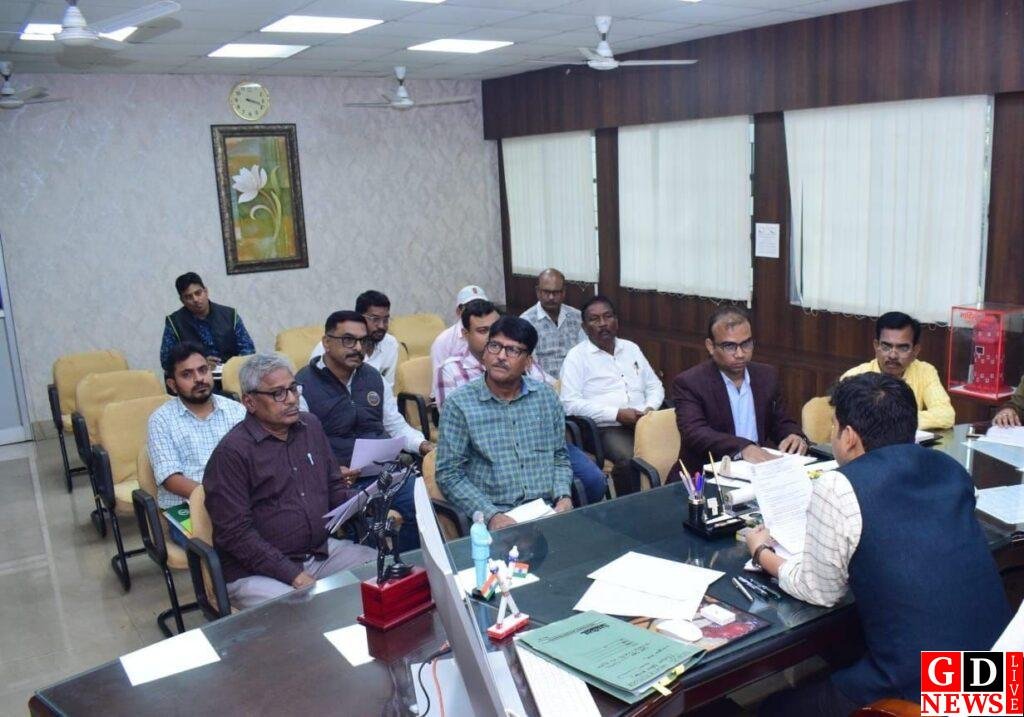 उपायुक्त ने कोल कंपनी के प्रतिनिधियों के साथ की बैठक, भूमि अधिग्रहण और अन्य मामलों पर हुई चर्चा। 7 img 20241205 wa00123607418733388699098