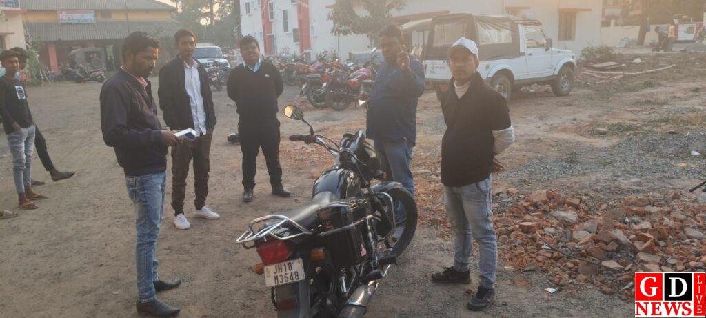 दो पहिया वाहन जांच अभियान चलाकर वसूला गया 48700 रुपये का जुर्माना। 7 img 20241206 wa0009533176204507007310