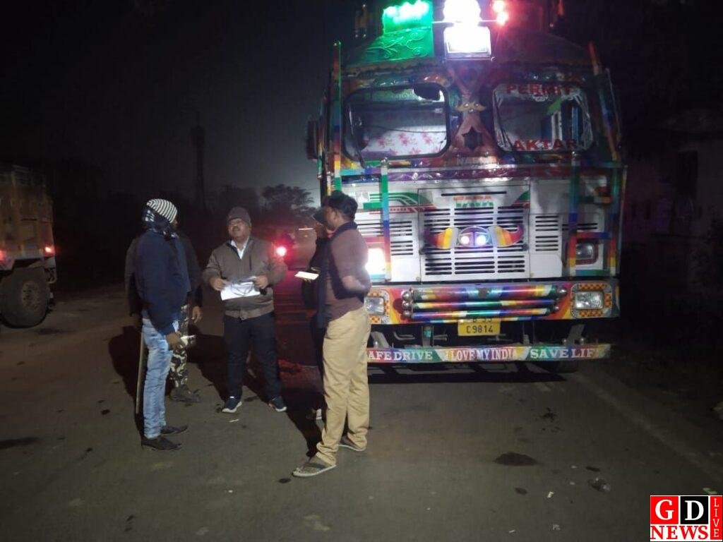 वाहन जांच अभियान चला 26 वाहनों से वसूला गया 2.01 लाख रुपये का जुर्माना 7 img 20241210 wa00503760764184329770698