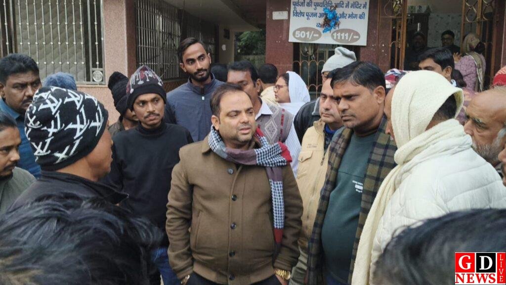 शीतला माता मंदिर परिसर से शाकंभरी माता की मूर्ति के गहने चोरी मामले पर अजहर इस्लाम ने की सख्त कार्रवाई की मांग। 7 img 20241210 wa00675104649375388759026