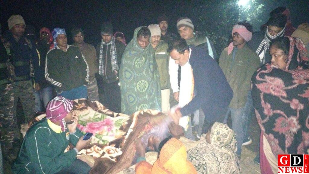 ट्रैक्टर हादसे में युवक की मौत मामले पर ग्रामीणों का जमकर विरोध, प्रशासन ने दी आर्थिक सहायता और नौकरी की गारंटी। 7 img 20241210 wa00731707500053112276726