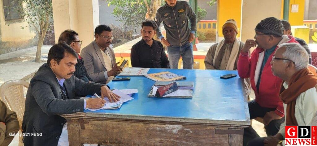 अतिक्रमण की अल्टीमेटम के बाद हटने लगी दुकाने। 7 img 20241214 wa00066387681745373975667