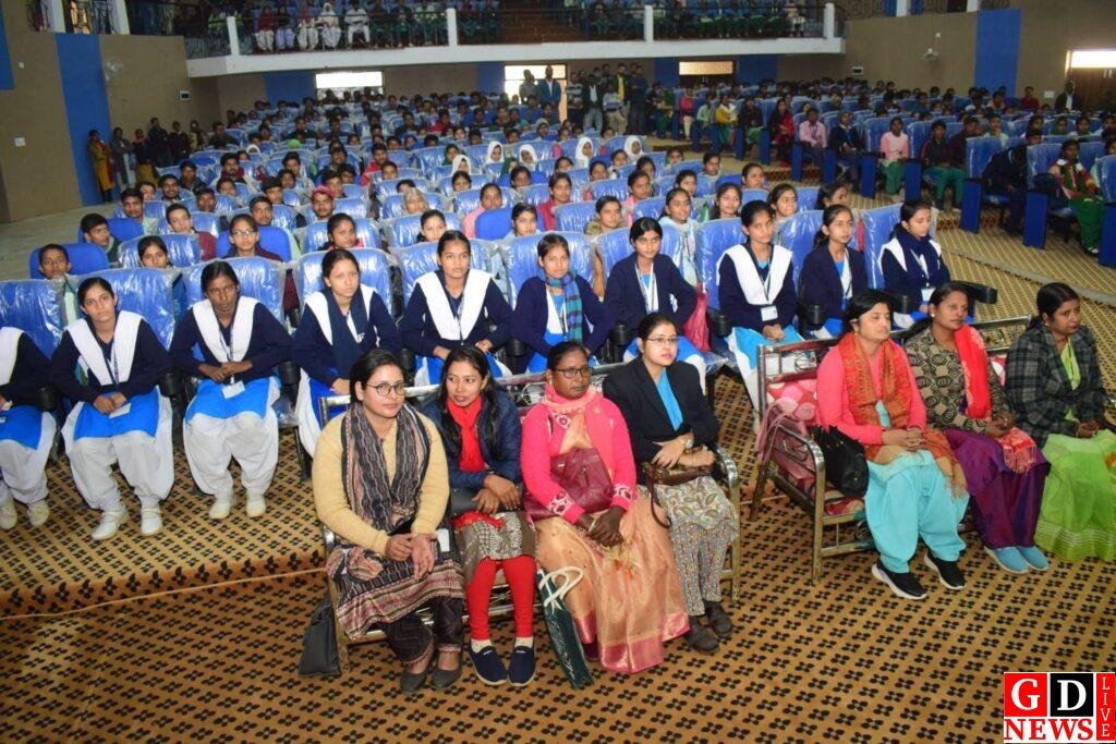 प्रोजेक्ट परख के तहत डीसी व एसपी ने लगाई पाठशाला, विद्यार्थियों से बेहतर परीक्षा परिणाम की आस 7 img 20241215 wa00135831178200793956702