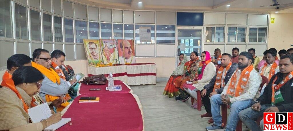 भाजपा पाकुड़ ने शुरू किया सदस्यता अभियान, कार्यशाला में जुटे वरिष्ठ नेता व कार्यकर्ता 7 img 20241215 wa00363704444684245734013