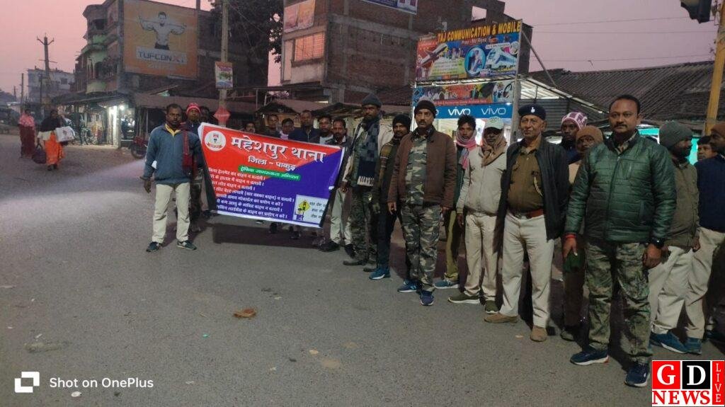 सड़क सुरक्षा जागरूकता अभियान: थाना प्रभारी ने लोगों को यातायात नियमों के प्रति किया जागरूक। 7 img 20241215 wa00475110131178590977094