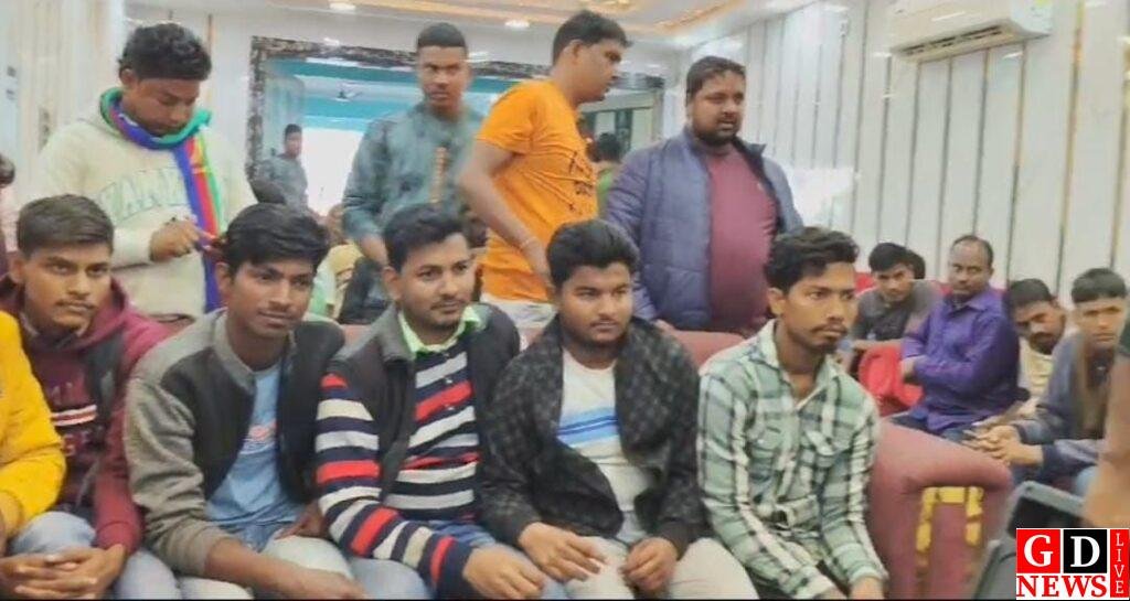 जनता दरबार लगा अजहर इस्लाम ने दिया छात्रों को आश्वासन, कहा शिक्षा के क्षेत्र में हर समस्याओं का करेंगें समाधान। 7 img 20241215 wa00555618079522238844326