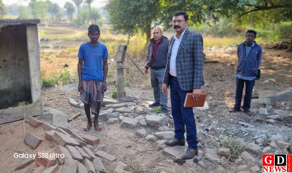 बीडीओ ने विकास कार्यों का किया निरीक्षण, दिया सख्त निर्देश। 7 img 20241218 wa00574265451195424389214