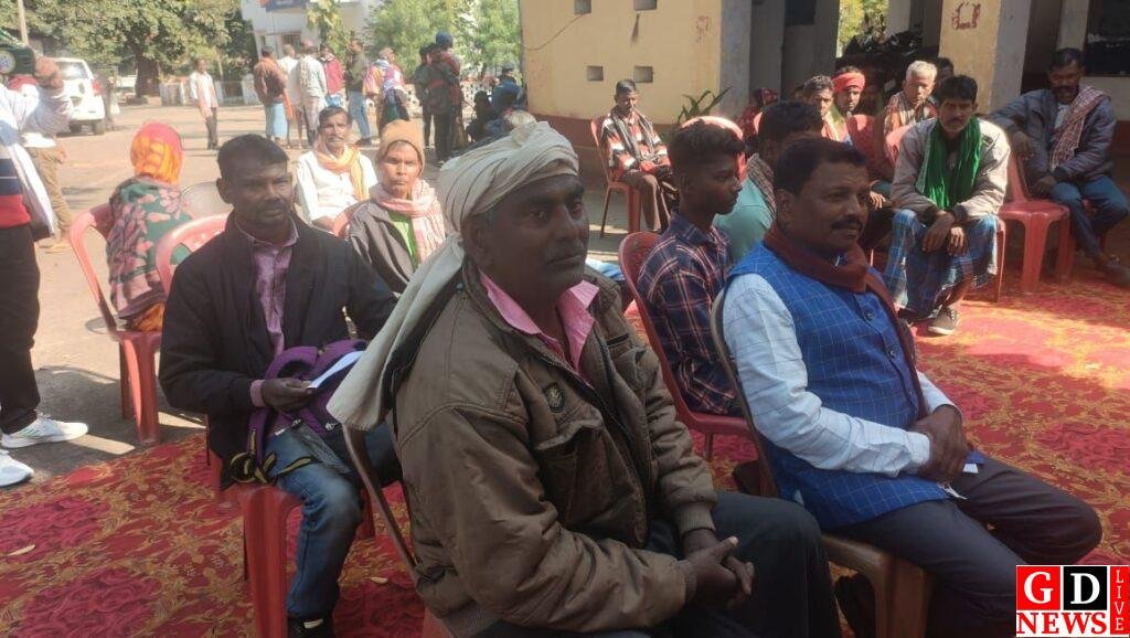 लिट्टीपाड़ा में जन शिकायत समाधान कार्यक्रम आयोजित, 14 मामलों में से 3 का किया गया निष्पादन। 7 img 20241218 wa00605721100189746638812