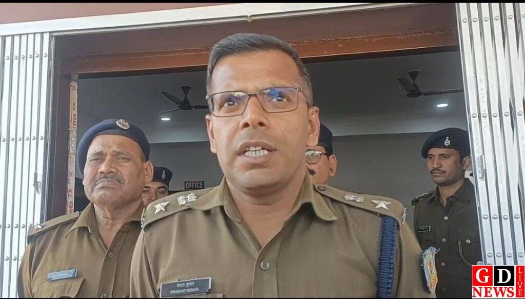 पाकुड में पुलिस का जन शिकायत समाधान कार्यक्रम: दर्जनों विवादों का हुआ निपटारा। 7 img 20241218 wa00641031990906593656601
