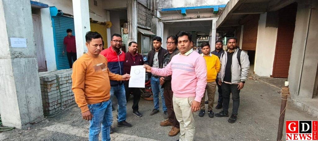 नगर परिषद ने होल्डिंग टैक्स बकाया को लेकर चलाया अभियान। 7 img 20241219 wa00465450323873720894736