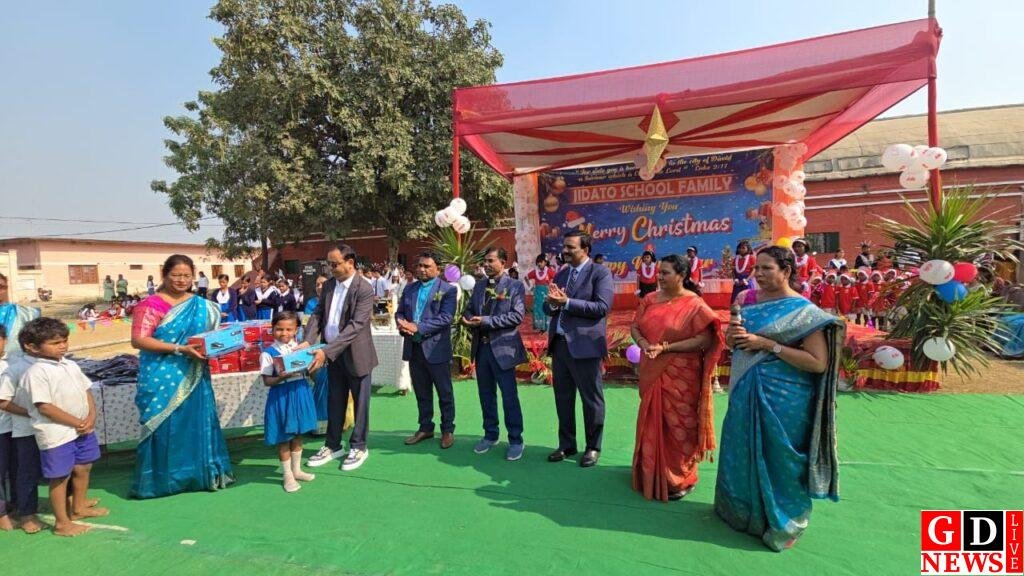 लुत्फल हक ने फिर दिखाई दरियादिली, जिदातो मिशन स्कूल के 1500 बच्चों को उपलब्ध कराया स्वेटर व जूता-मोजा 8 img 20241221 wa0018567020384570487233