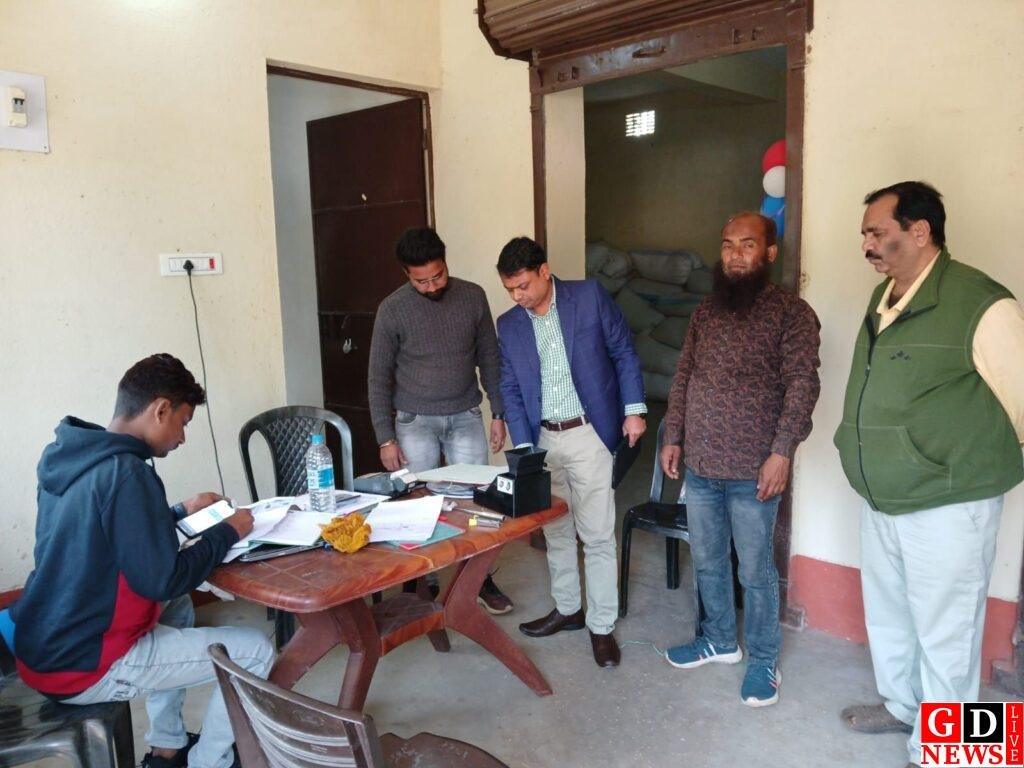 डीएसओ ने धान अधिप्राप्ति केंद्रों का किया निरीक्षण,किसान पंजीकरण और अधिप्राप्ति में तेजी लाने का दिया निर्देश 7 img 20241221 wa00202928873133211244496