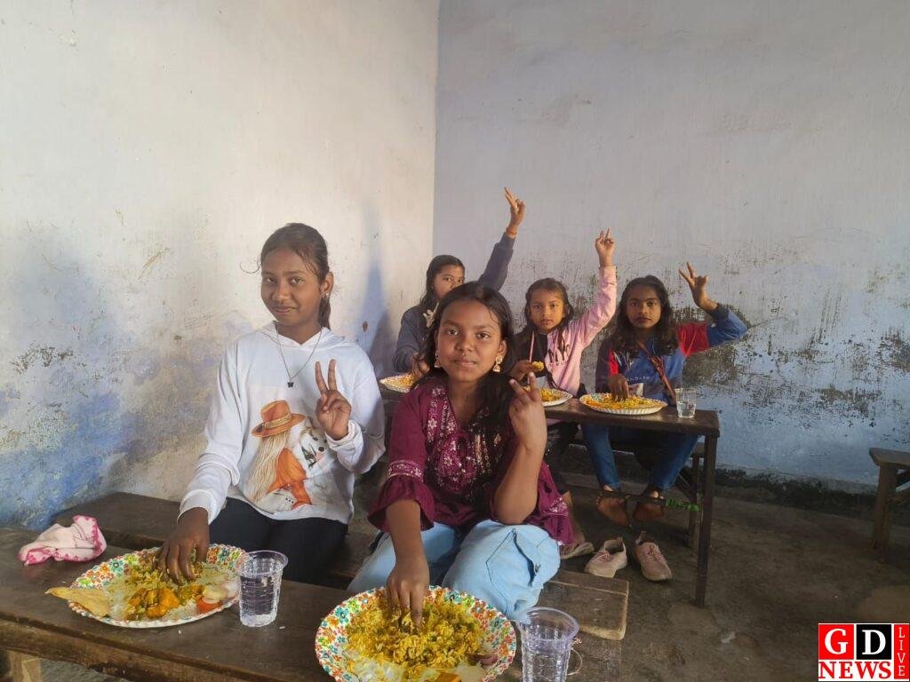 सेंट मैथ्यू स्कूल ललपनिया में हुआ वार्षिक पिकनिक समारोह का आयोजन 13 img 20241221 wa00375009815054597997661