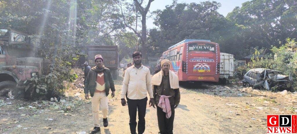 मुंगेर का सोहन ठाकुर दोस्तों के साथ गया था तारापीठ पूजा करने , लौटने के क्रम में दोस्तों द्वारा हत्या कर सड़क के किनारे फेंका शव , छानबीन में जुटी पुलिस । 7 img 20241221 wa0041371865139431478487