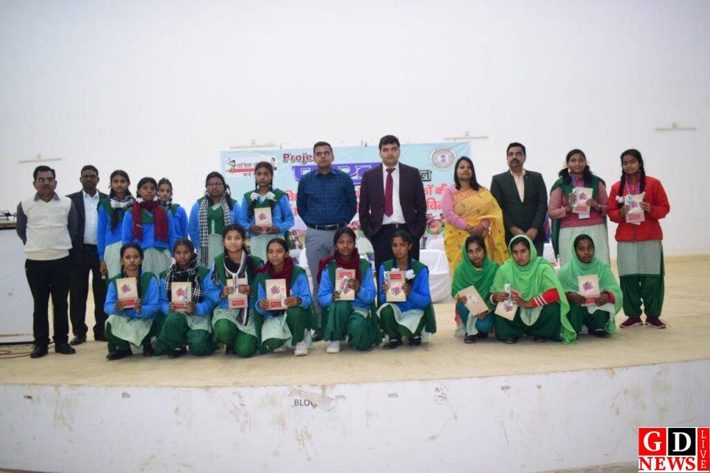 उपायुक्त व पुलिस अधीक्षक ने प्रोजेक्ट परख के तहत दसवीं एवं बारहवीं वर्ग के बच्चों के लिए बुकलेट का किया विमोचन। 7 img 20241222 wa00486610251140584189129