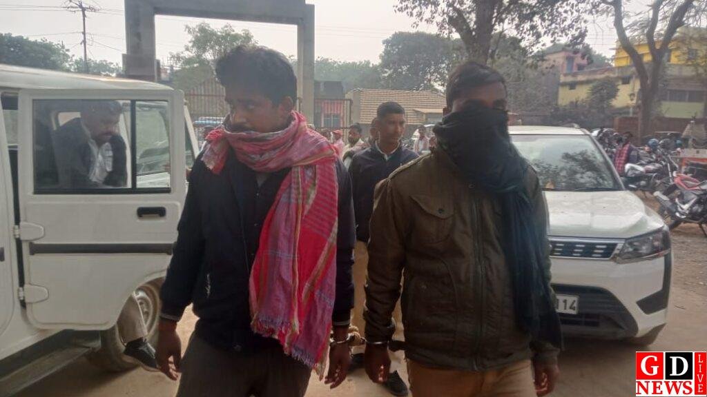 पुलिस से छापेमारी कर कोयला लदे दो पिकअप वैन को किया जब्त 7 img 20241222 wa00497764165766379521216