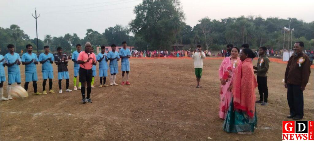 आदिवासी जूनियर क्लब की दो दिवसीय फुटबॉल प्रतियोगिता संपन्न, बांधघुटु की टीम ने मारी बाजी 7 img 20241223 wa0028570321164985728152