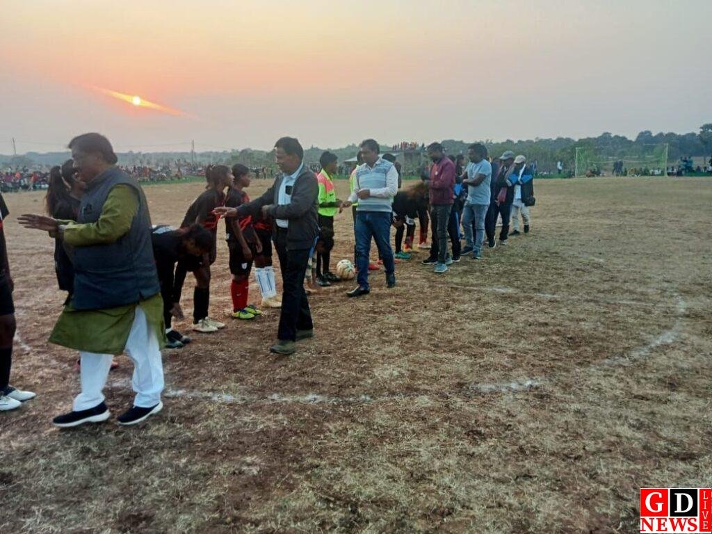 सिद्धू कान्हु क्लब कादमपुर में तीन दिवसीय फुटबॉल मैच का आयोजन 7 img 20241224 wa00391900004968094715657