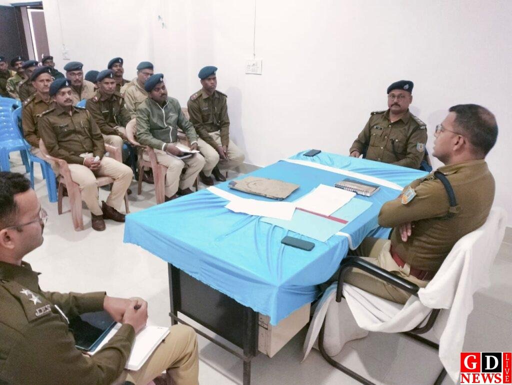 पुलिस अधीक्षक ने किया नगर थाना का औचक निरीक्षण, दिए कई आवश्यक दिशा निर्देश। 7 img 20241225 wa00045649992216509739835
