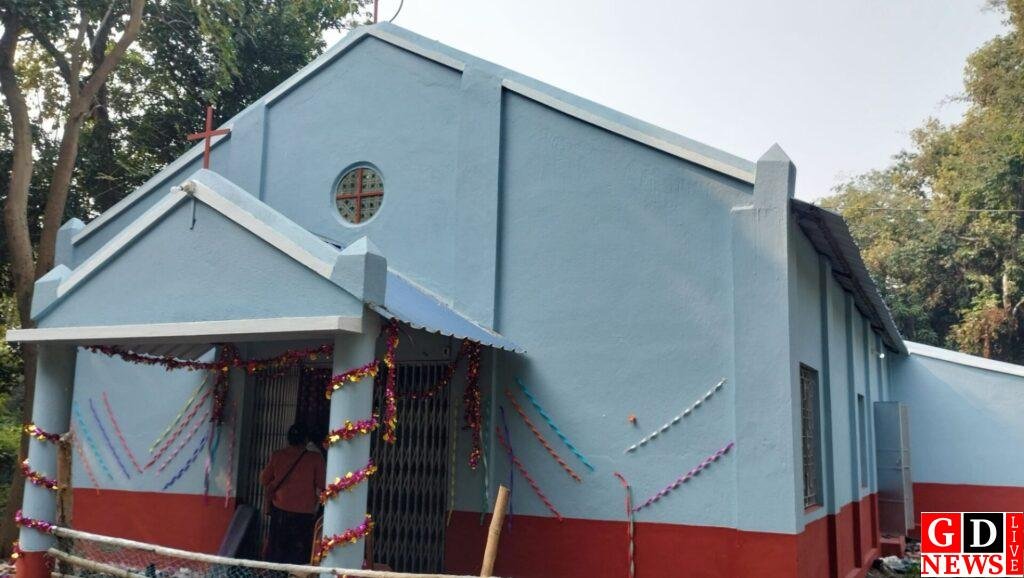 यीशु के जन्मदिन पर रोशन हुऐ गिरजाघर:एक दूसरे को हैप्पी मैरी क्रिसमस कहकर दी बधाइयां। 7 img 20241225 wa0025885620269398651141