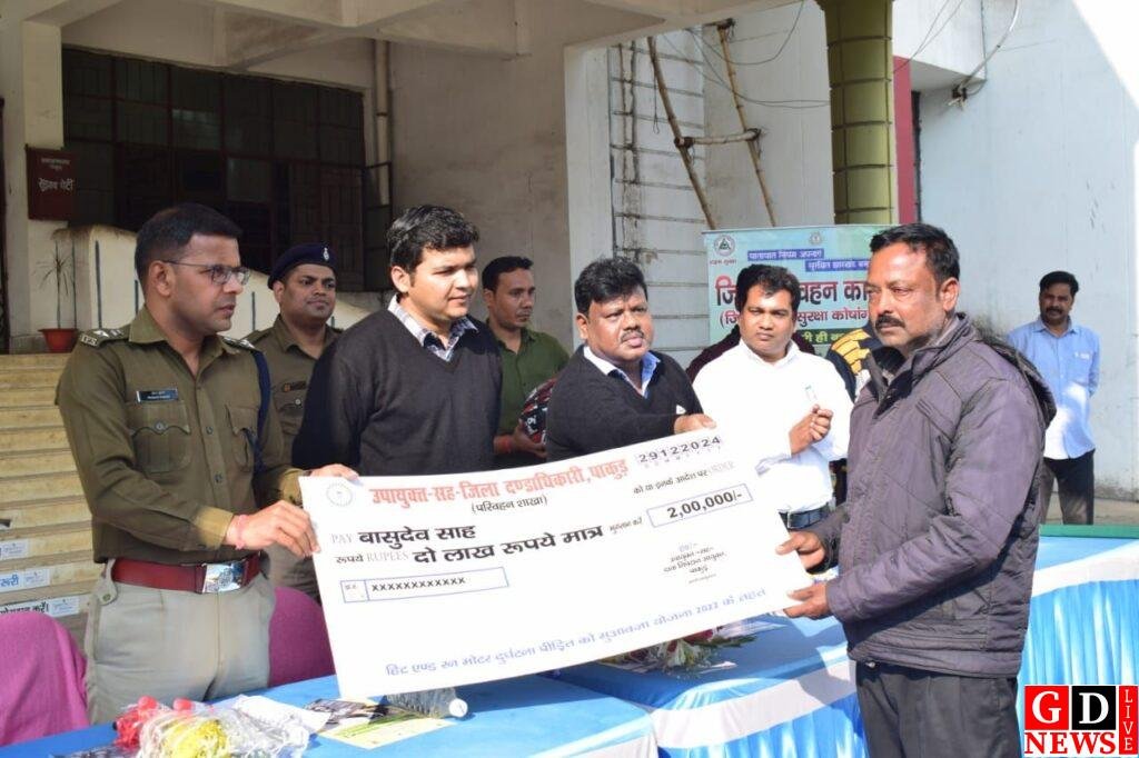 जीवन बहुमूल्य है, हेलमेट जरूर पहनें,उपायुक्त। 7 img 20241229 wa00297518703188024353261