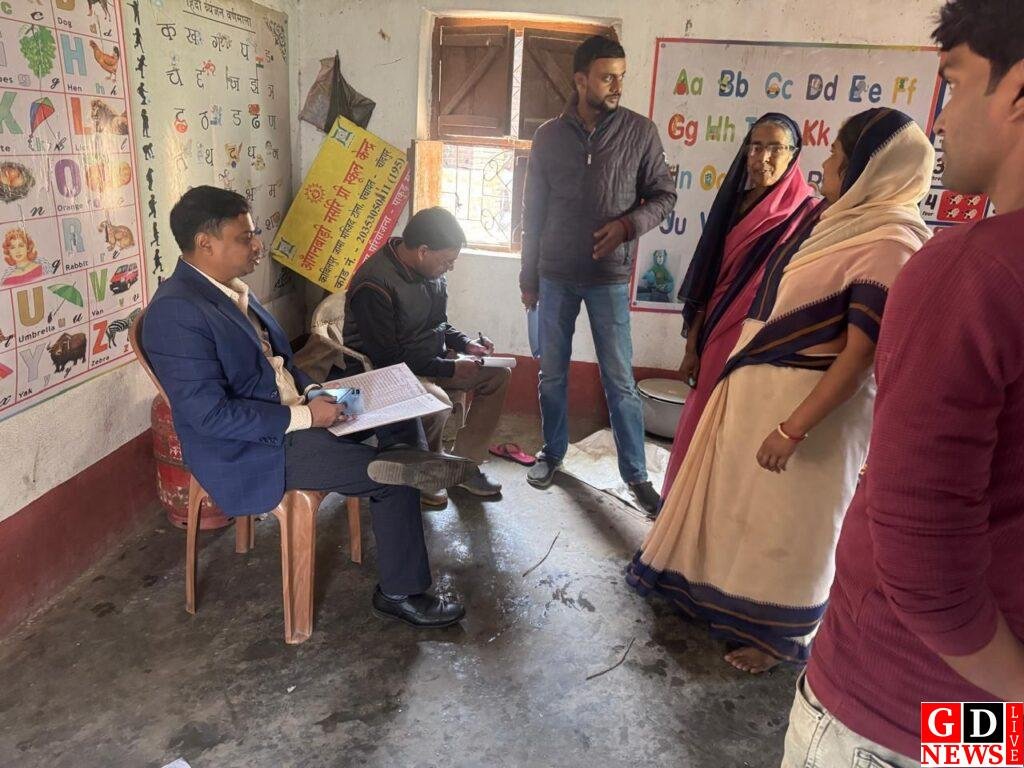 आपके साथ, आपके लिए - प्रशासन दिवस पर जिला स्तरीय पदाधिकारियों द्वारा विभिन्न योजनाओं का किया गया निरीक्षण। 7 img 20241231 wa00195564297445862001863