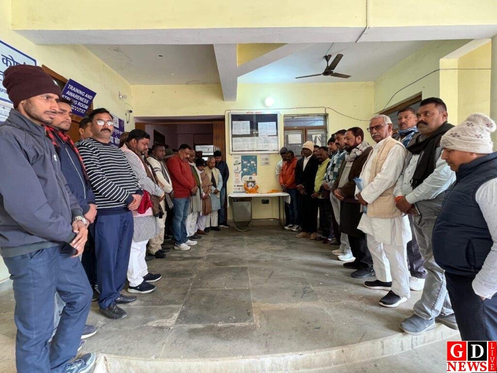 पत्रकार के पिता के निधन पर शोकसभा का आयोजन 7 img 20250103 wa00045176689339299604806