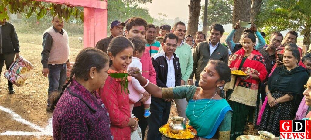 उपायुक्त द्वारा पीवीटीजी बच्चों को शिक्षा और सीखने की सामग्री की गई वितरित 7 img 20250103 wa00342757912963819339064