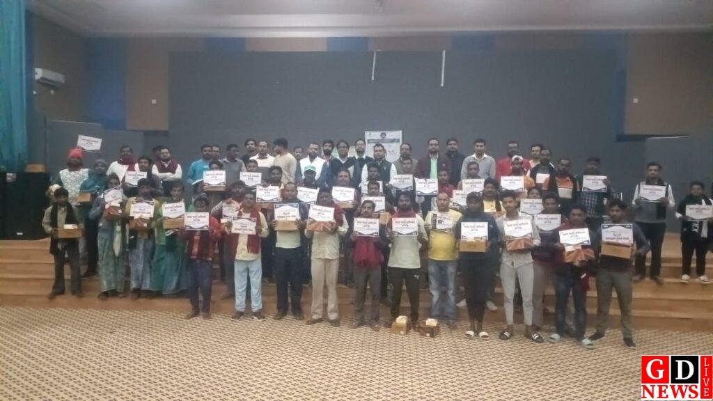 स्वच्छ भारत अभियान में उत्कृष्ट योगदान देने वाले सफाई योद्धा को किया गया सम्मानित। 8 img 20250107 wa00221101847469331845941