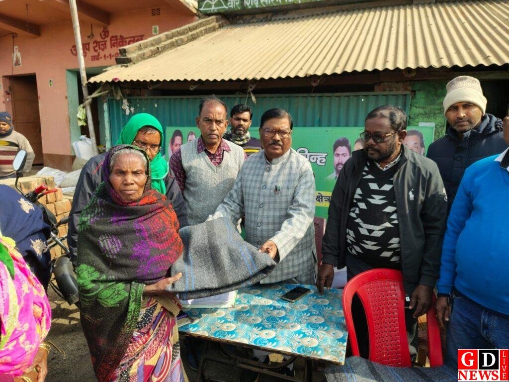 विधायक ने लाभार्थियों के बीच किया कम्बल वितरण 7 img 20250108 wa00145673509494143086897