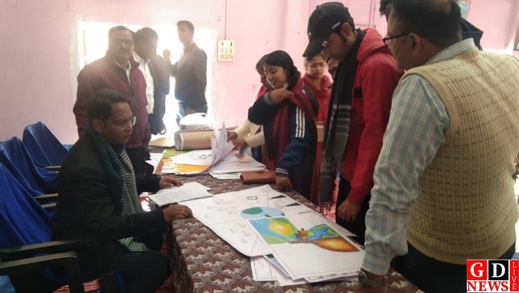 आउटरीच सह विधिक जागरूकता कार्यक्रम के तहत जिला स्तरीय चित्रकला, निबंध, वाद विवाद, प्रतियोगिता का हुआ आयोजन। 7 img 20250110 wa00145332683581615175256