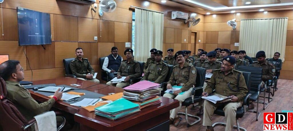 पुलिस अधीक्षक ने की मासिक अपराध गोष्ठी की समीक्षात्मक बैठक, थाना प्रभारी को दिए कई दिशा निर्देश। 7 img 20250111 wa00251206879638257213279
