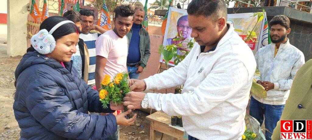 बाबूलाल मरांडी के जन्मदिवस पर पौधा वितरण कार्यक्रम आयोजित, कार्यकर्ताओं ने दी शुभकामनाएं। 7 img 20250111 wa00262691423039635532362