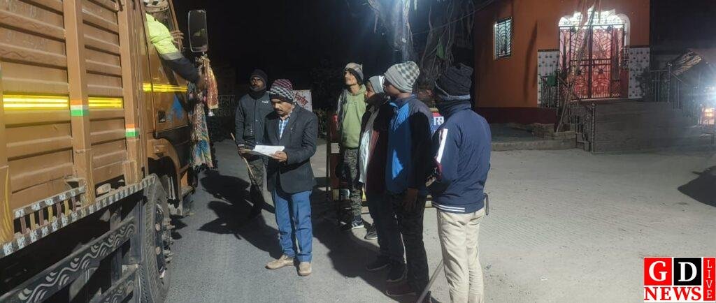 अंचल अधिकारी ने बालू लदे ट्रेक्टर को किया जब्त 7 img 20250112 wa00465483354580859209203