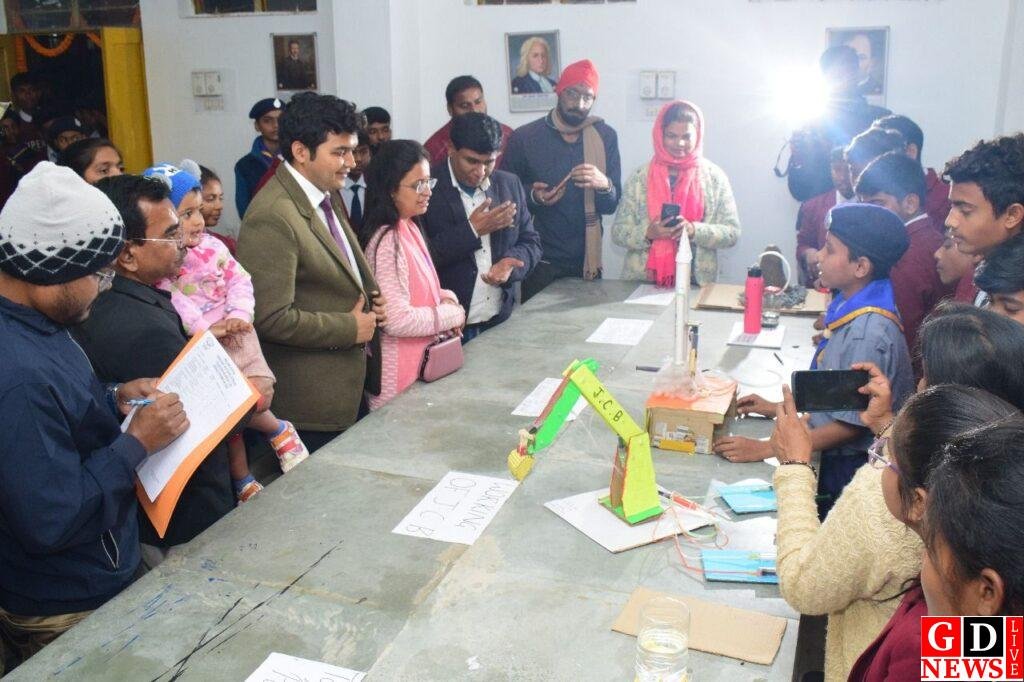 जवाहर नवोदय विद्यालय प्रबंधन समिति की बैठक में उपायुक्त ने समस्याओं के समाधान का दिया आश्वासन। 7 img 20250113 wa00176642738610135117672