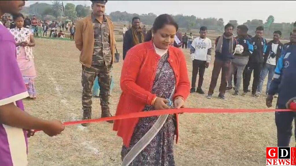 दो दिवसीय फुटबॉल प्रतियोगिता का समापन, ढोलकठ्ठा ने गायपाथर को हराकर खिताब जीता। 7 img 20250113 wa00418744262432049732659