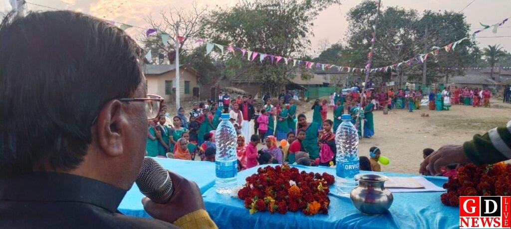 सोहराय पर्व के अवसर पर मुख्य अतिथि के रूप में शामिल हुए विधायक। 7 img 20250117 wa00153574160626821291376