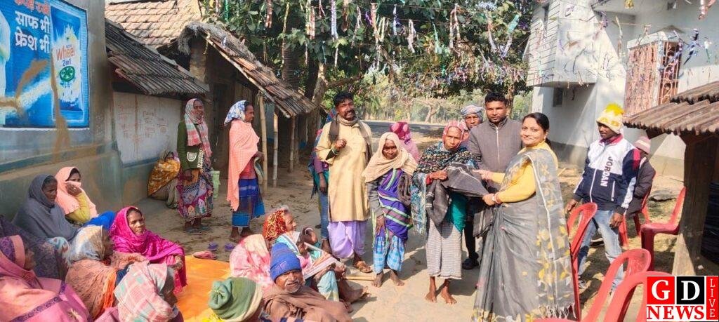 जिप अध्यक्ष जूली हेम्ब्रम ने सैकड़ों जरूरतमंदों के बीच किया कंबल का वितरण। 7 img 20250118 wa00277122950206452549867