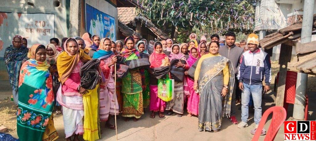 जिप अध्यक्ष जूली हेम्ब्रम ने सैकड़ों जरूरतमंदों के बीच किया कंबल का वितरण। 8 img 20250118 wa00283995742539452563860