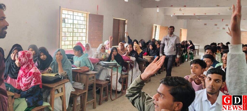 राष्ट्रीय सड़क सुरक्षा माह के तहत चाचकी प्लस टू हाई स्कूल में जागरूकता अभियान का आयोजन 7 img 20250120 wa0026129932385235574682